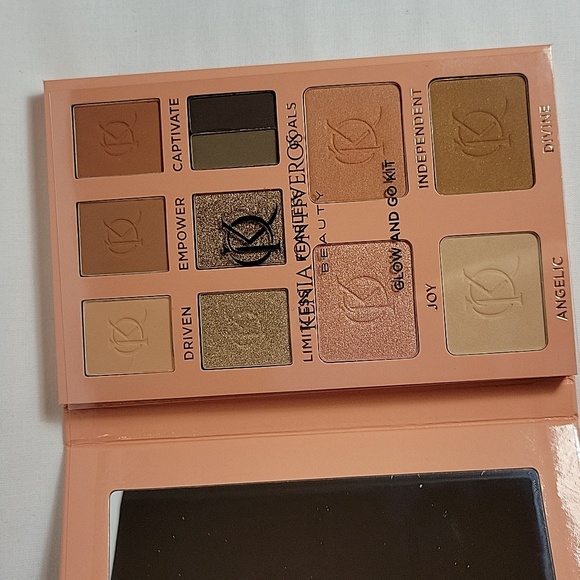 Kenia Ontiveros Beauty Glow and Go Kit - Picture 6 of 6